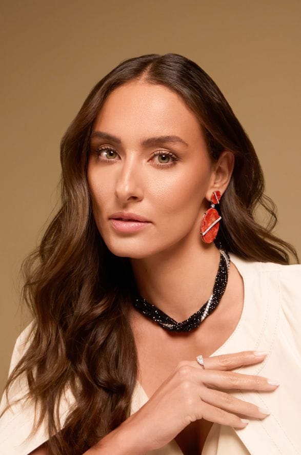 Coleção Bruma Grace&Co by Alinare: joias exclusivas em Prata 925, esculpidas à mão com pedras naturais como lápis-lázuli. Sofisticação em atacado de prata 925 para revenda