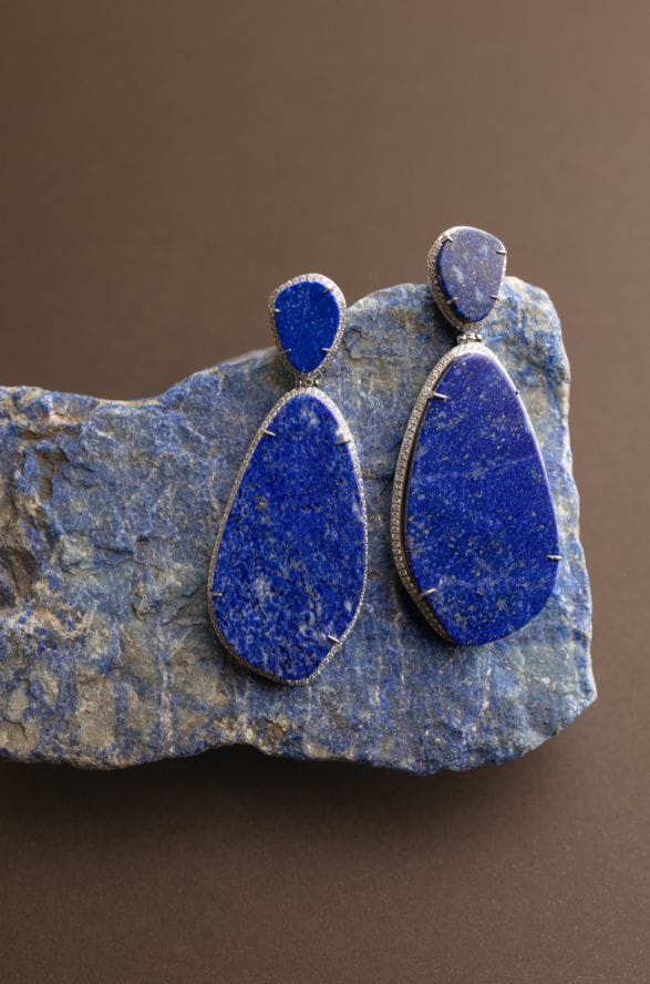 Coleção Bruma Grace&Co by Alinare: joias exclusivas em Prata 925, esculpidas à mão com pedras naturais como lápis-lázuli. Sofisticação em atacado de prata 925 para revenda