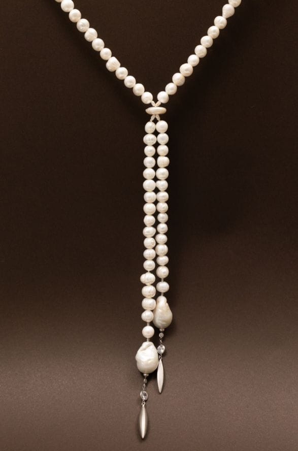 Coleção Bruma Grace&Co by Alinare: joias exclusivas em Prata 925, esculpidas à mão com pedras naturais como lápis-lázuli. Sofisticação em atacado de prata 925 para revenda